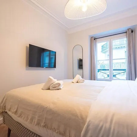 Luxury Apartments In Paris Center-2